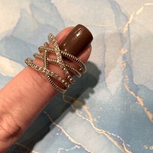 ( nwot ) Goldtone Criss Cross Rhinestone Ring